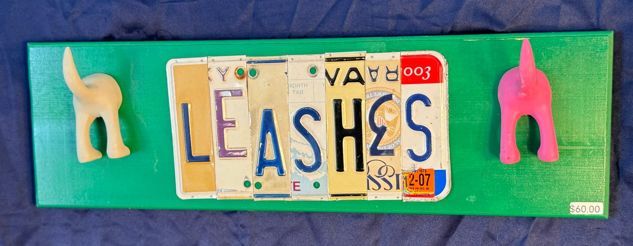 Leashes plate